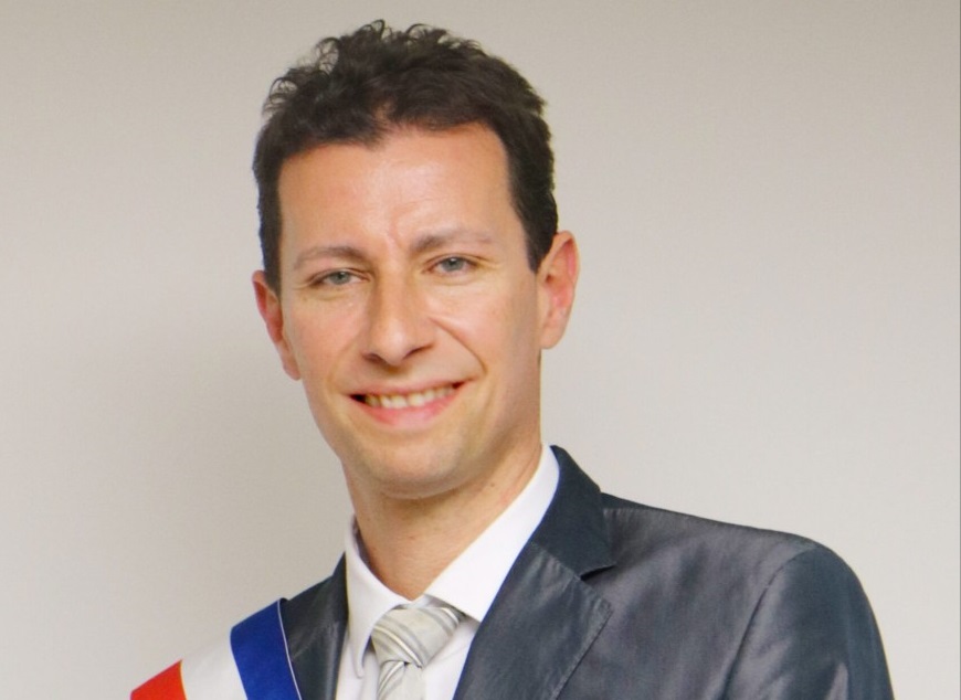 YVES PALMIERI.jpg (86 KB)